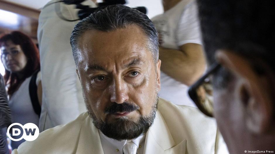 Adnan Oktar’a yardım eli uzatan siyasetçi kim?