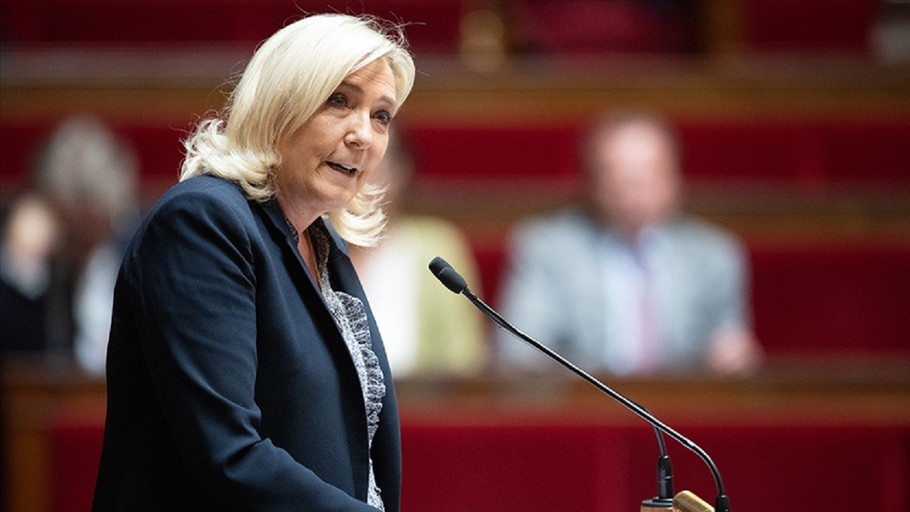 Fransa’da Le Pen’den radikal camilere yönelik çağrı: Kapatılması gerekiyor