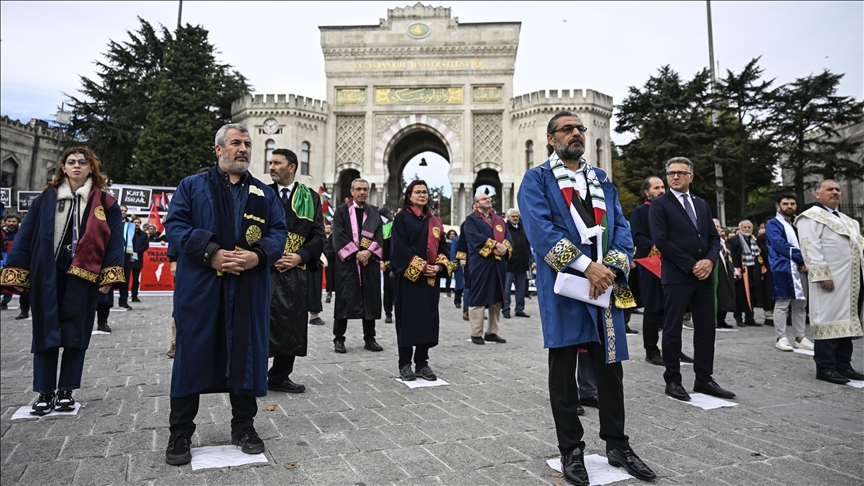 İstanbul’daki Akademisyenler Gazze’ye İsrail Saldırısını Protesto Etmek İçin Yürüdü – Anadolu Ajansı