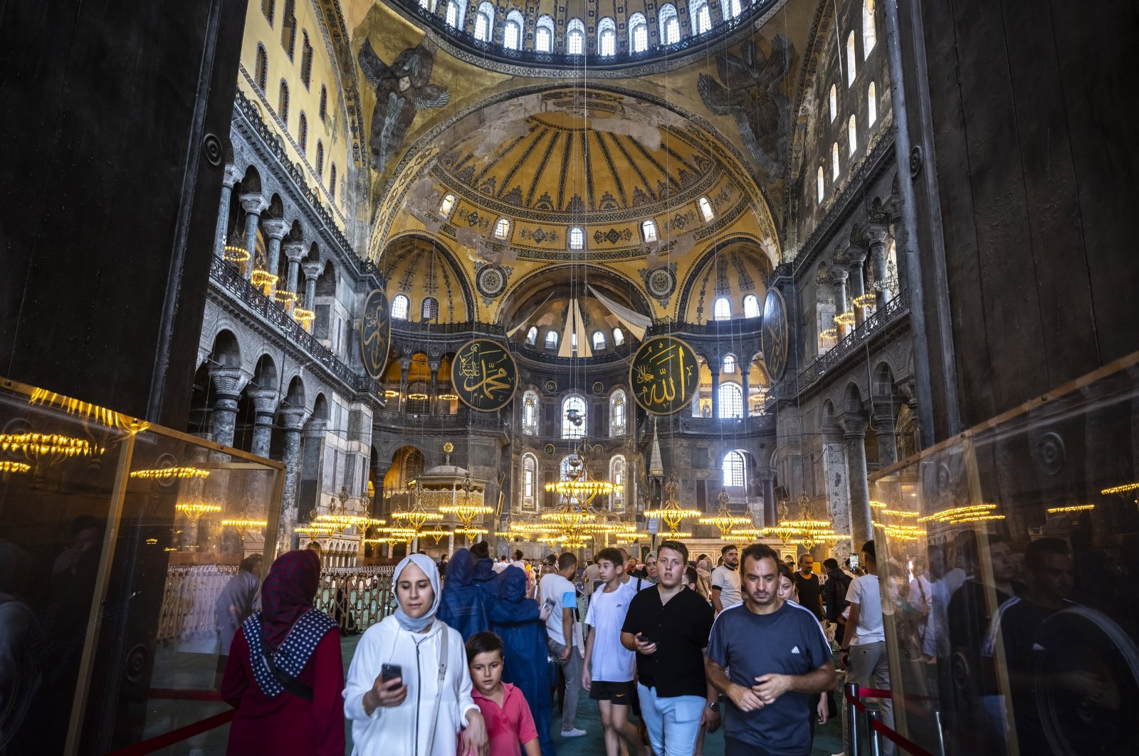 Hagia Sophia Camii, 4 Yılda 25 Milyon Ziyaretçiyi Çekiyor | Daily Sabah