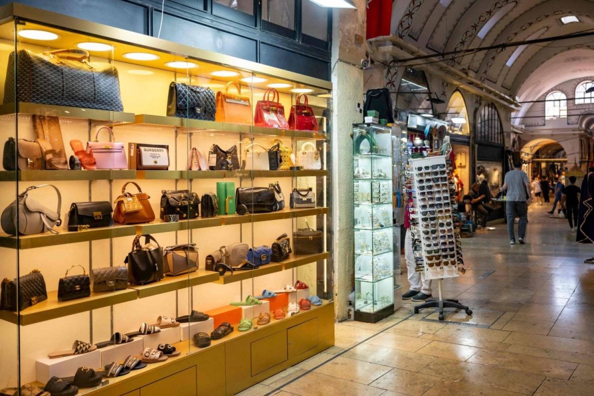 Fake Luxuries Supplant Tradition in Istanbul's Grand Bazaar - Asharq Al-awsat - English